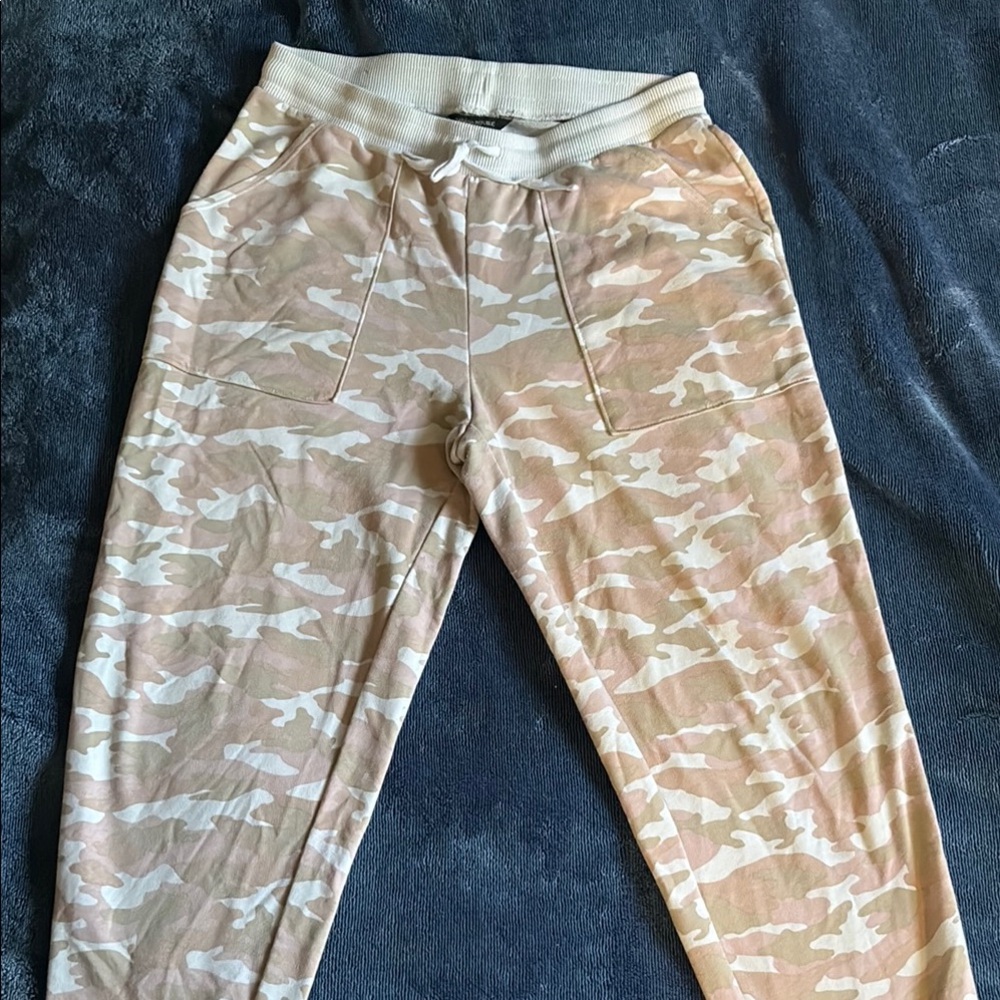 Banana Republic Tan and White Sweatpants Plush Comfort